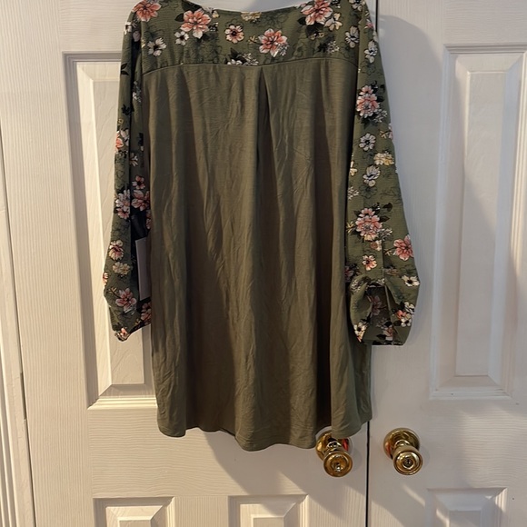 Tempted Hearts Shirt - Picture 5 of 6